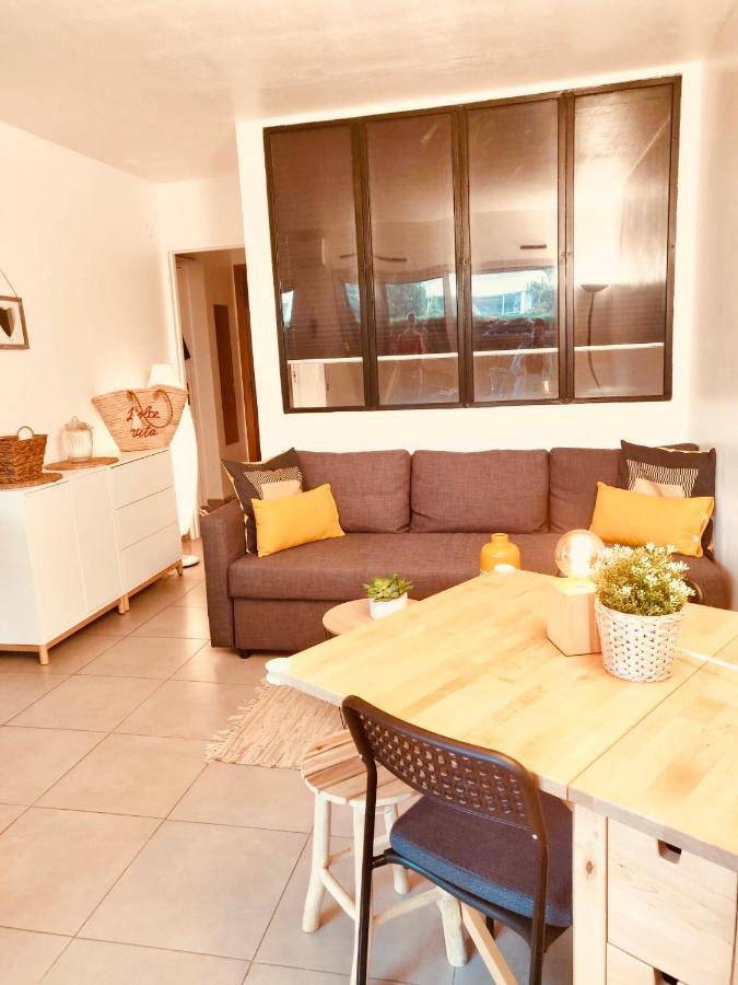 Mandelieu Grand Studio Avec Piscine Et Proche De La Mer Exterior foto
